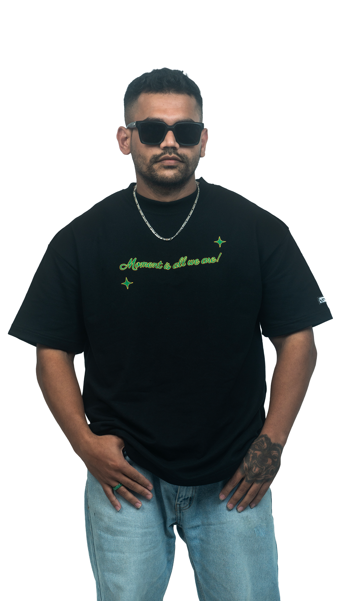 THE MOMENTS - OVERSIZED EMBROIDERED TEE