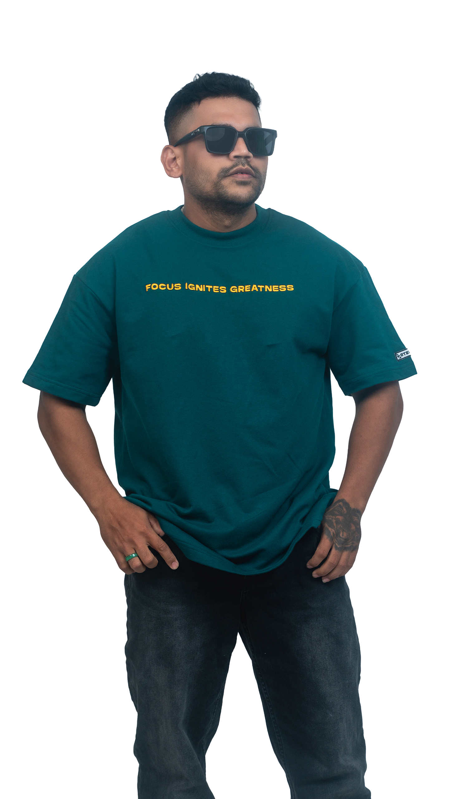 FOCUS - OVERSIZED EMBROIDERED TEE