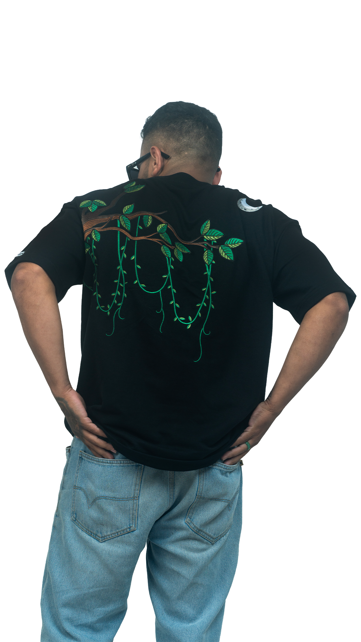 THE MOMENTS - OVERSIZED EMBROIDERED TEE